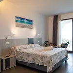Luzia Agriresort - Piscina Panoramica E Vista Mare A אתר נופש קאפו ואטיצ'אנו
