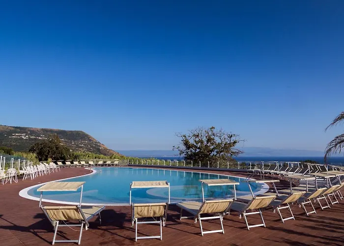 Luzia Agriresort - Piscina Panoramica E Vista Mare A 4*