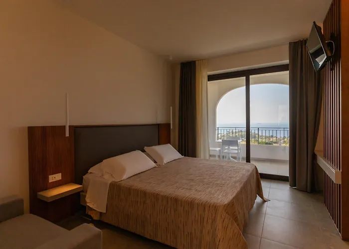 Luzia Agriresort - Piscina Panoramica E Vista Mare A