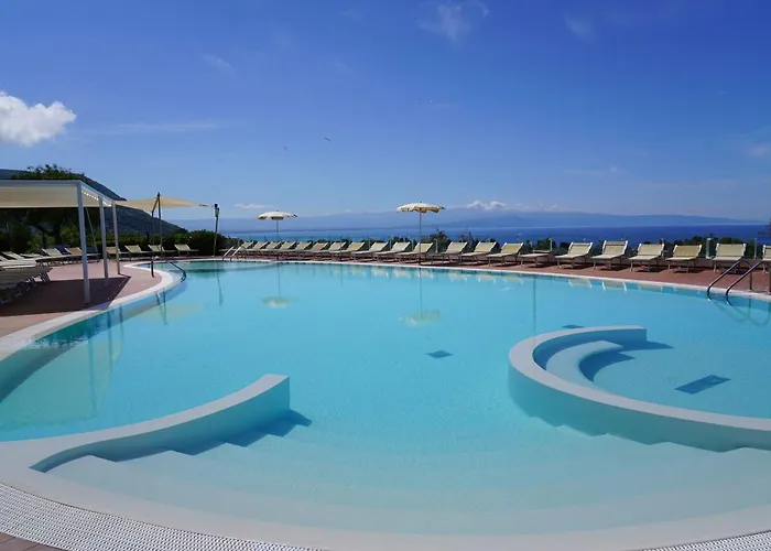 Luzia Agriresort - Piscina Panoramica E Vista Mare A 4*