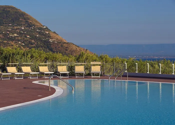 Luzia Agriresort - Piscina Panoramica E Vista Mare A 度假村 4*