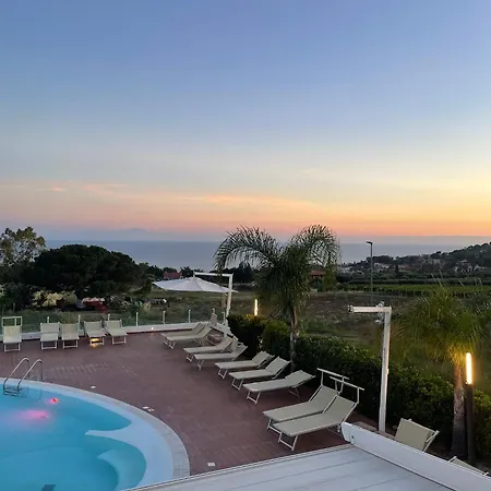 Luzia Agriresort - Piscina Panoramica E Vista Mare A Resort
