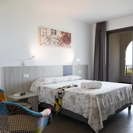 Luzia Agriresort - Piscina Idromassaggio Con Vista Mare Aperta Fino Alle 23-00 Θέρετρο