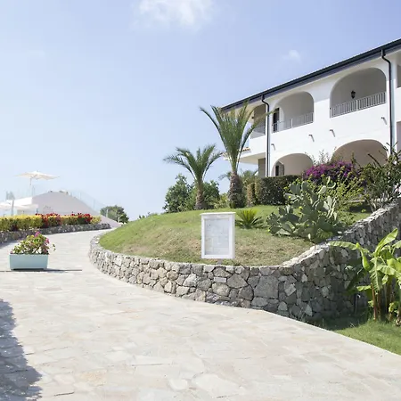 Luzia Agriresort - Piscina Idromassaggio Con Vista Mare Aperta Fino Alle 23-00 Resort Capo Vaticano