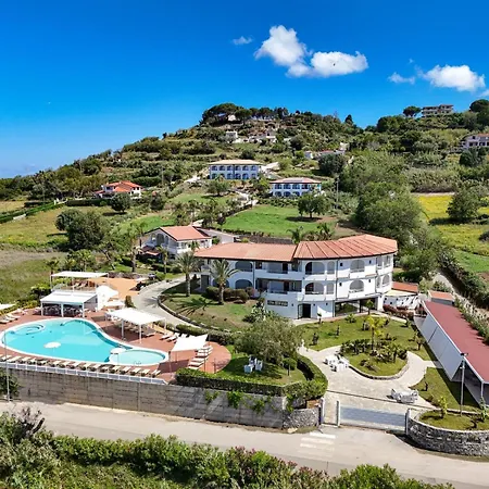 Luzia Agriresort - Piscina Panoramica E Vista Mare A リゾート カーポ・ヴァチカーノ