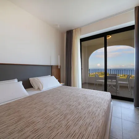 Resort Luzia Agriresort - Piscina Panoramica E Vista Mare A Capo Vaticano