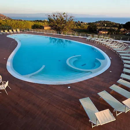 Luzia Agriresort - Piscina Panoramica E Vista Mare A 4*