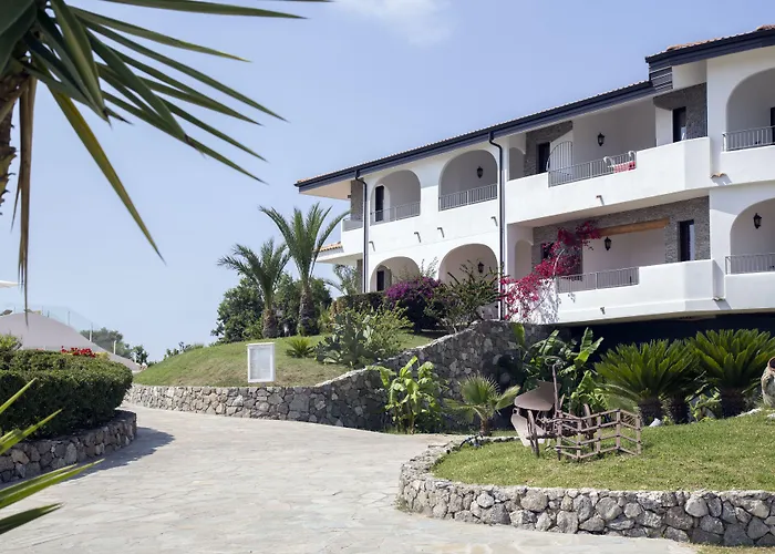 Luzia Agriresort - Piscina Panoramica E Vista Mare A 4*