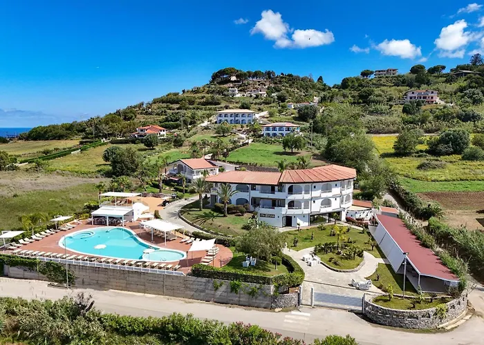 Luzia Agriresort - Piscina Panoramica E Vista Mare A Capo Vaticano Resort Capo Vaticano